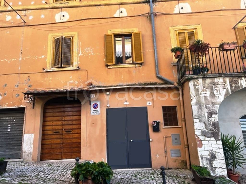 Negozio in vendita a Castel Madama piazza Giuseppe Garibaldi, 14