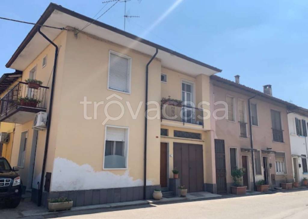 Appartamento all'asta a Certosa di Pavia via Samperone, 18