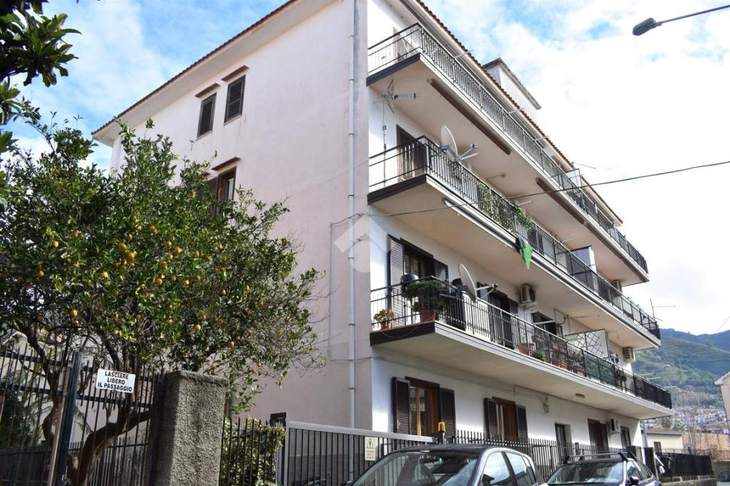 Appartamento in vendita a Paola via delle Mimose, 8