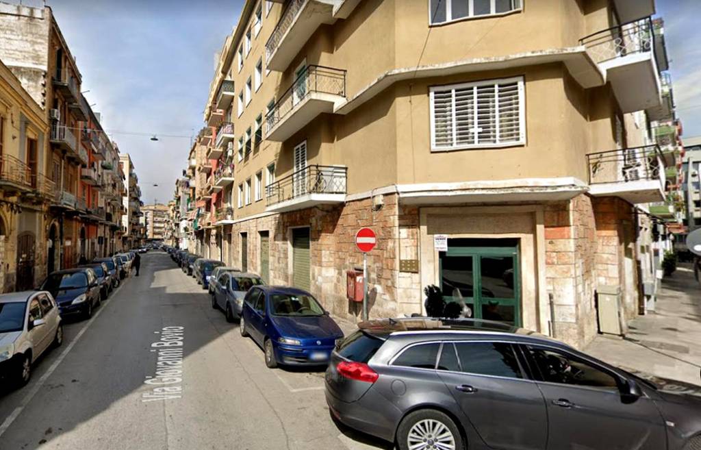 Negozio in vendita a Bari via Giovanni Bovio, 43N