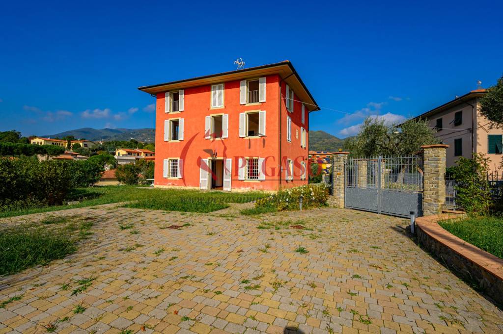 Villa in vendita a Pescia via Lucchese