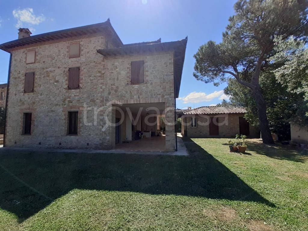 Villa in vendita a Castiglione del Lago via Poggio del sole, 50