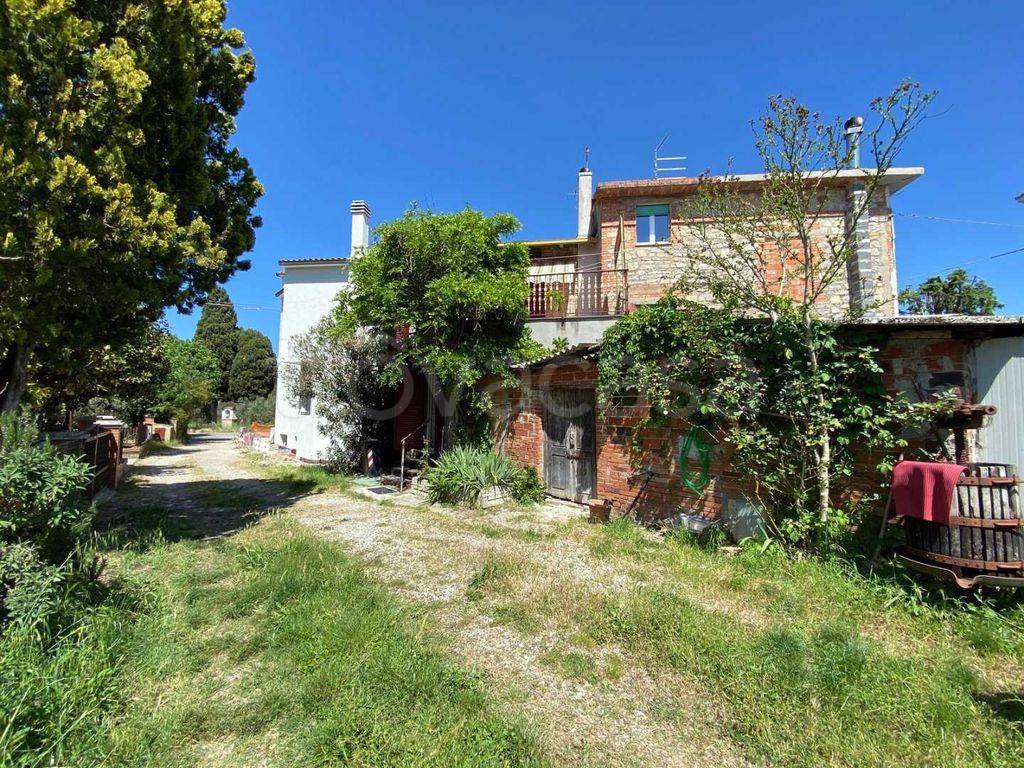 Villa in vendita a Castiglione del Lago via XXV Aprile, 3