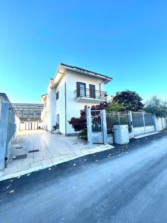 Casa Indipendente in vendita a Settimo Torinese via Leinì, 110