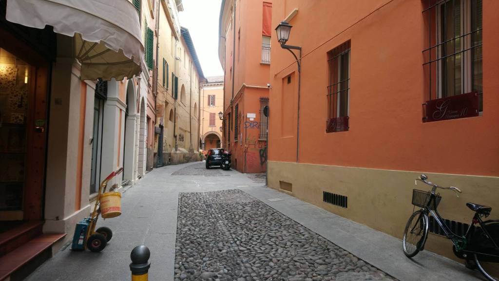 Garage in affitto a Bologna via dell'Inferno