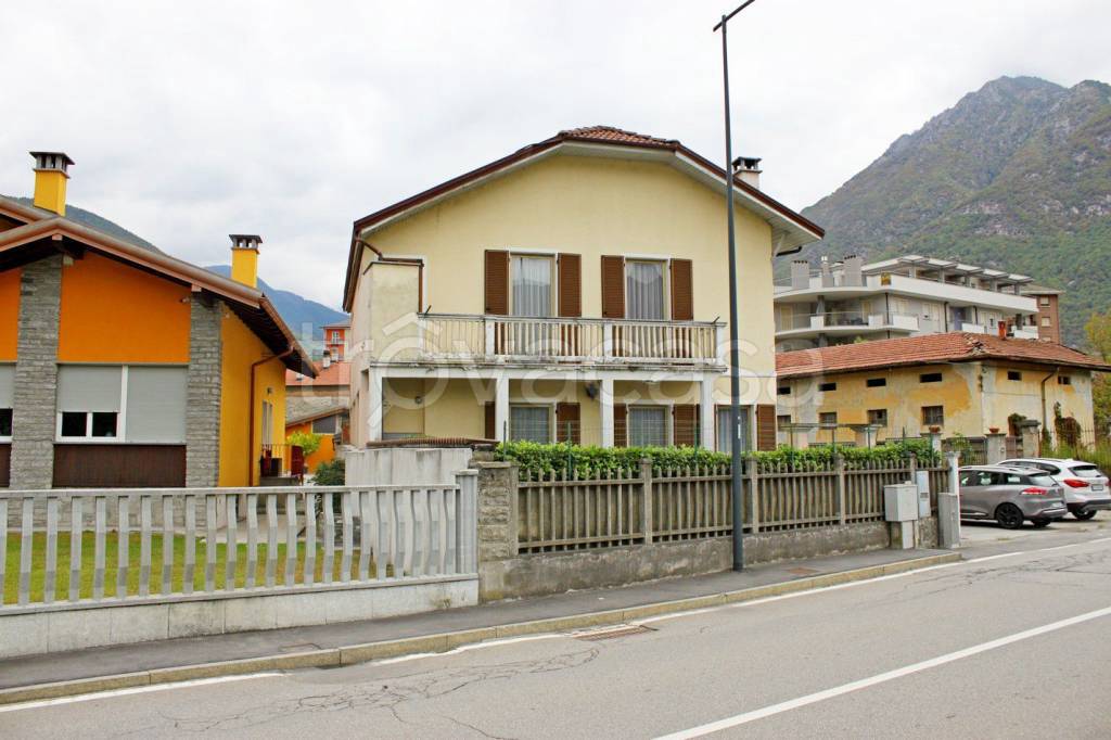 Villa in vendita a Domodossola via Cavalieri di Vittorio Veneto, 6