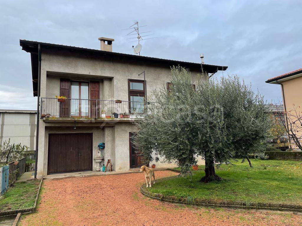 Villa in in vendita da privato a Cocquio-Trevisago via Milano, 72
