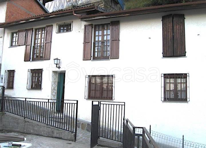 Casa Indipendente in in vendita da privato a Maccagno con Pino e Veddasca strada Provinciale della Val Veddasca