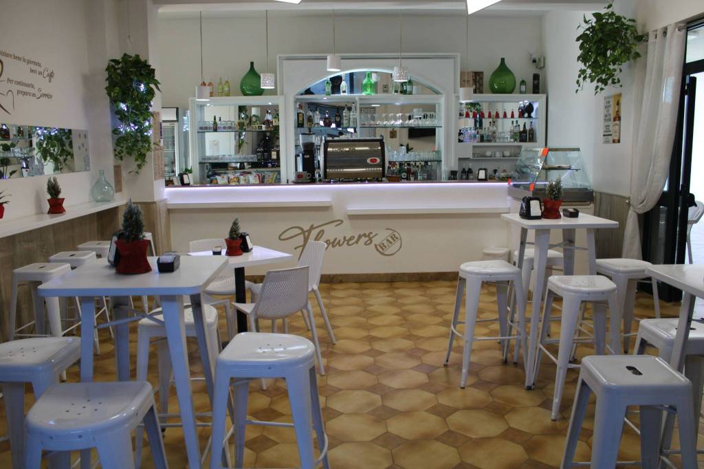 Bar in vendita a Taviano via del Mercato Floricolo