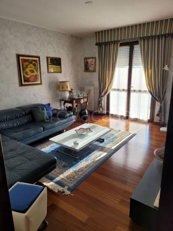 Appartamento in in vendita da privato a Cesano Boscone via dei Salici, 7