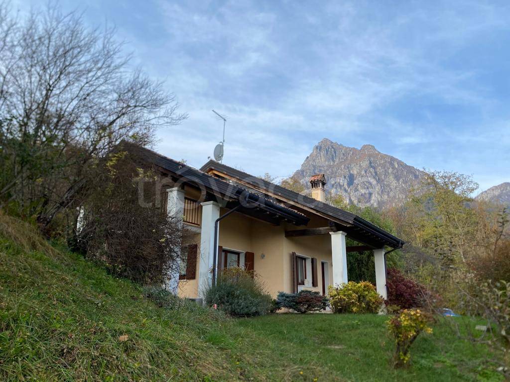 Villa in vendita a Feltre via Vignui
