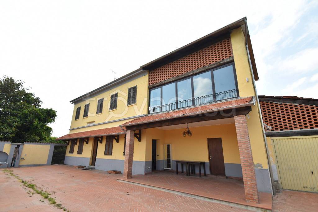 Villa in vendita a Vercelli via Cascina Mostoi