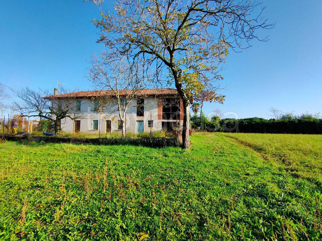 Casa Indipendente in vendita a Pozzuolo del Friuli via Divisione Julia, 68
