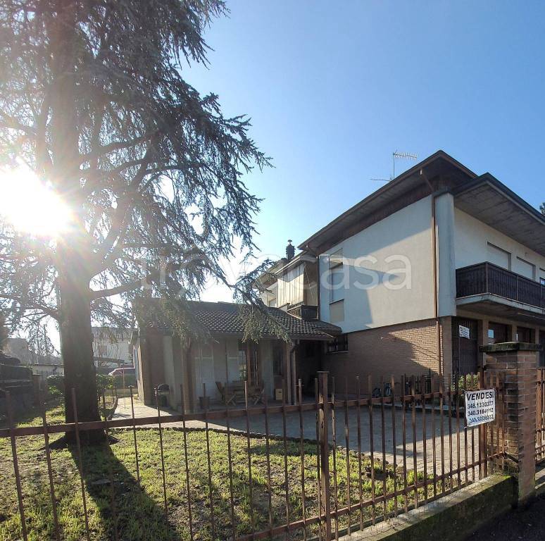 Villa Bifamiliare in in vendita da privato a Sant'Ilario d'Enza via Camillo Prampolini, 8