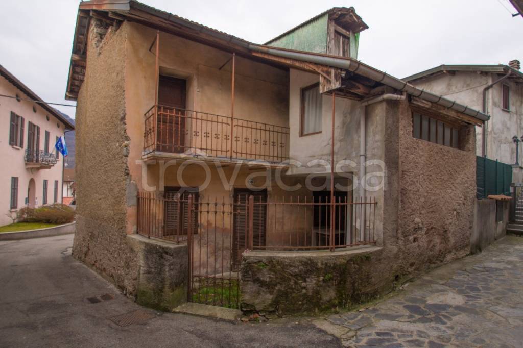 Villa in vendita a Grantola via solferino, 20