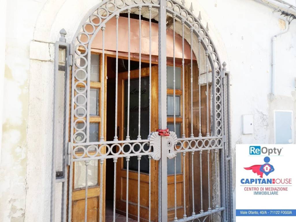 Negozio in affitto a Foggia via Liceo, 5