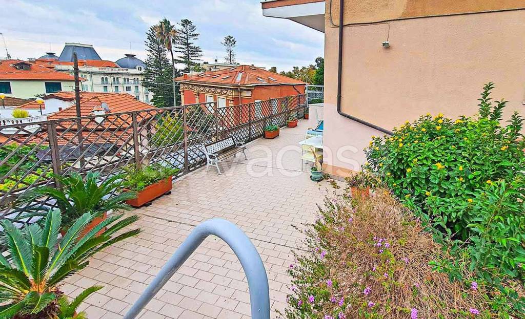 Appartamento in vendita a Sanremo corso degli Inglesi, 414