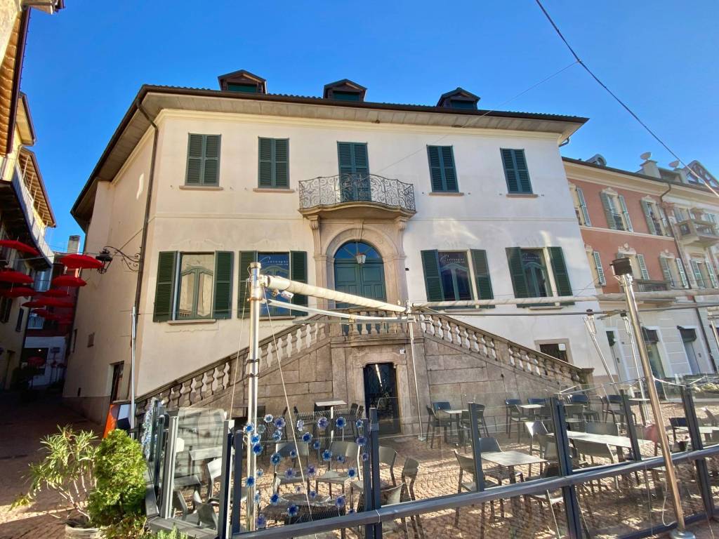 Appartamento in vendita a Luino via Felice Cavallotti