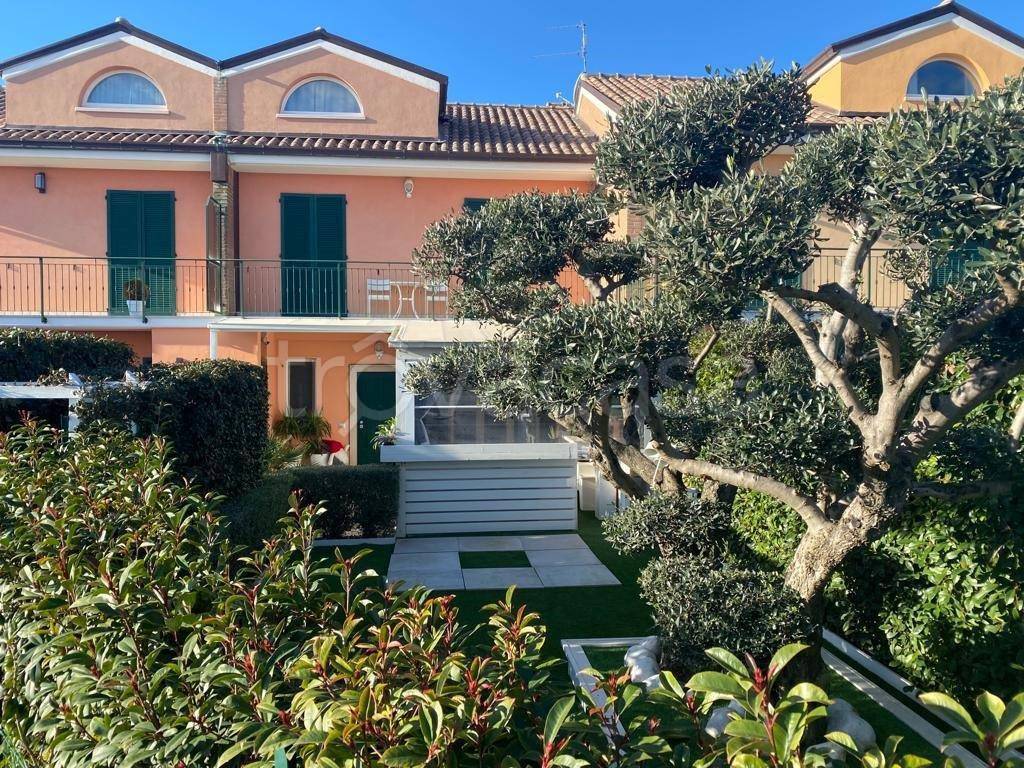 Villa a Schiera in vendita a Macerata via Elio Ballesi