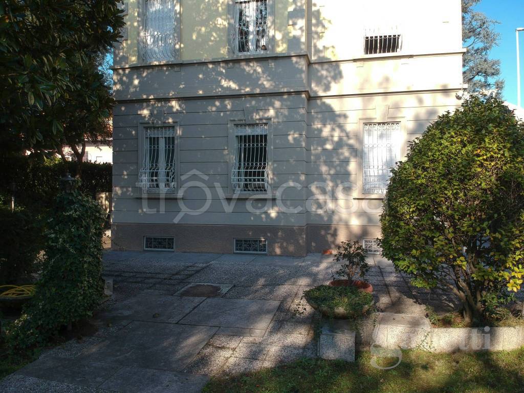 Villa in vendita a Busto Arsizio via Milazzo, 48