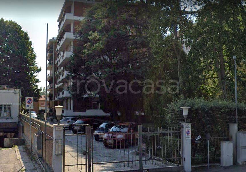 Garage in affitto a Ferrara via Pomposa, 42