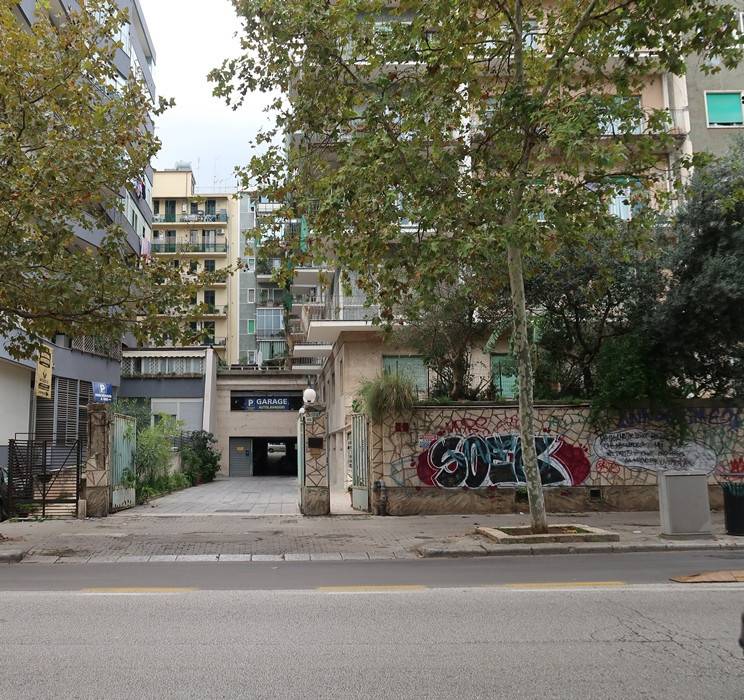 Garage in vendita a Palermo via della Libertà, 102