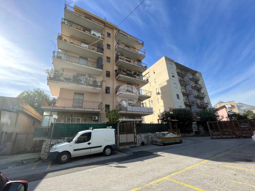 Appartamento in vendita a Palermo via Benedetto Croce, 36