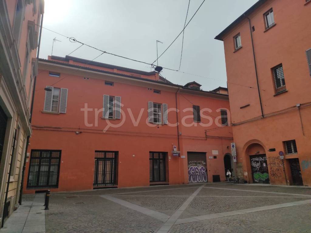 Garage in vendita a Bologna via Albiroli