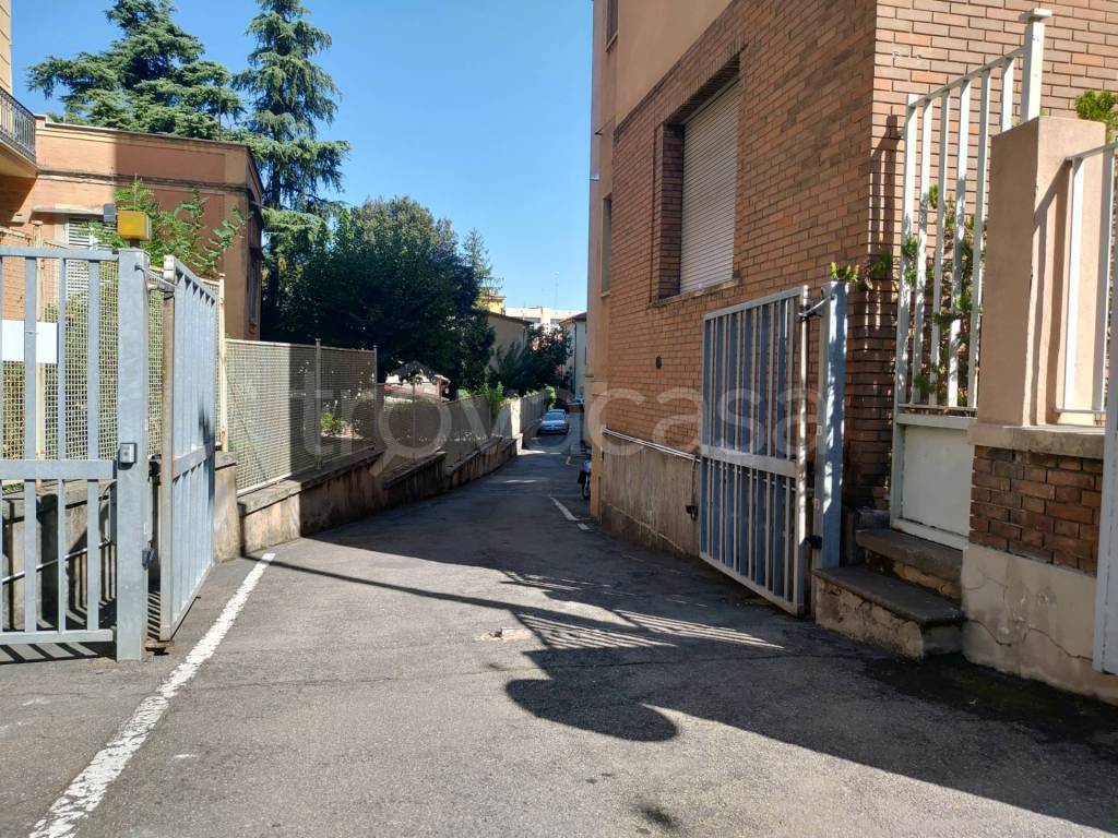 Magazzino in affitto a Bologna via Giuseppe Mazzini