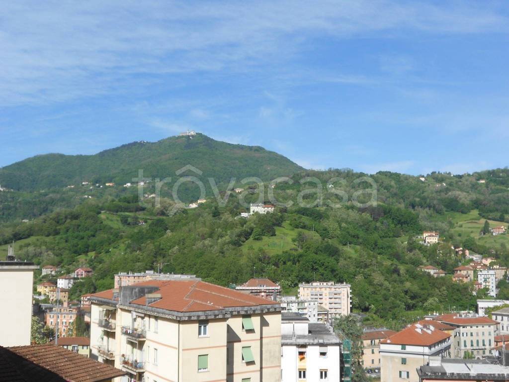 Appartamento in vendita a Genova via Val d'Astico