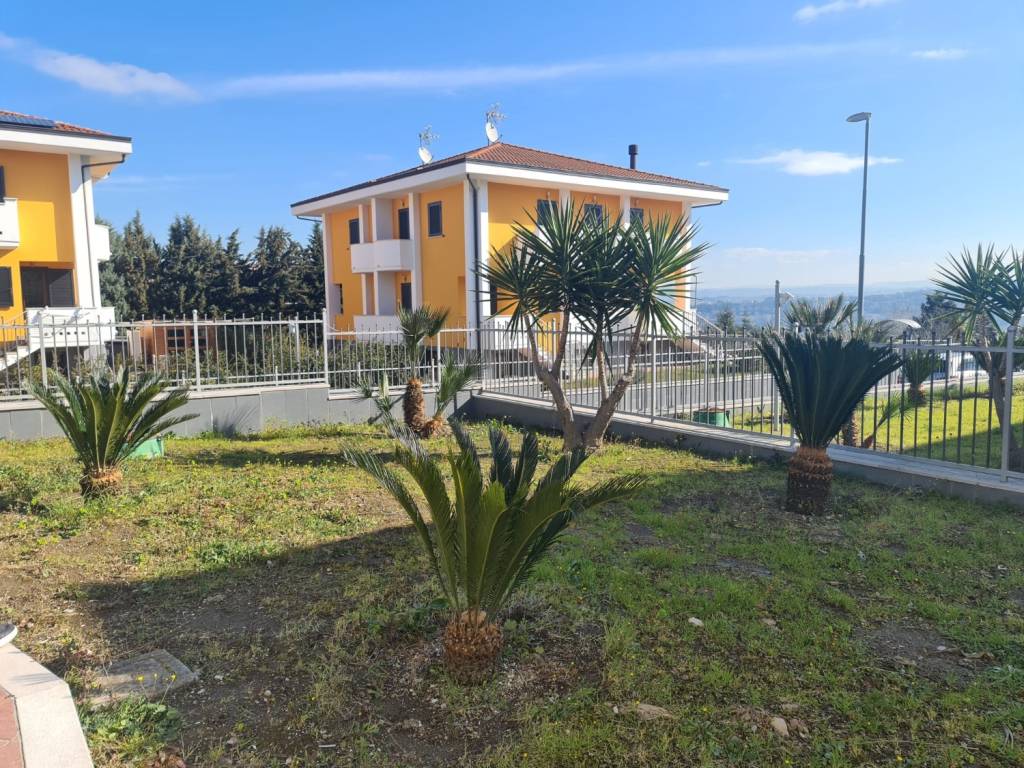 Villa in vendita a Benevento contrada Montecalvo