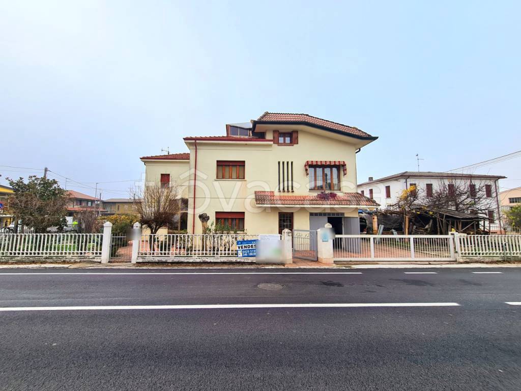 Casa Indipendente in vendita a Sant'Urbano via europa