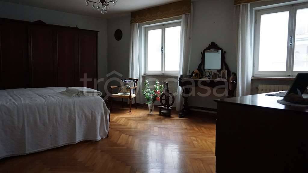Appartamento in vendita a Vallarsa frazione Foppiano, 35