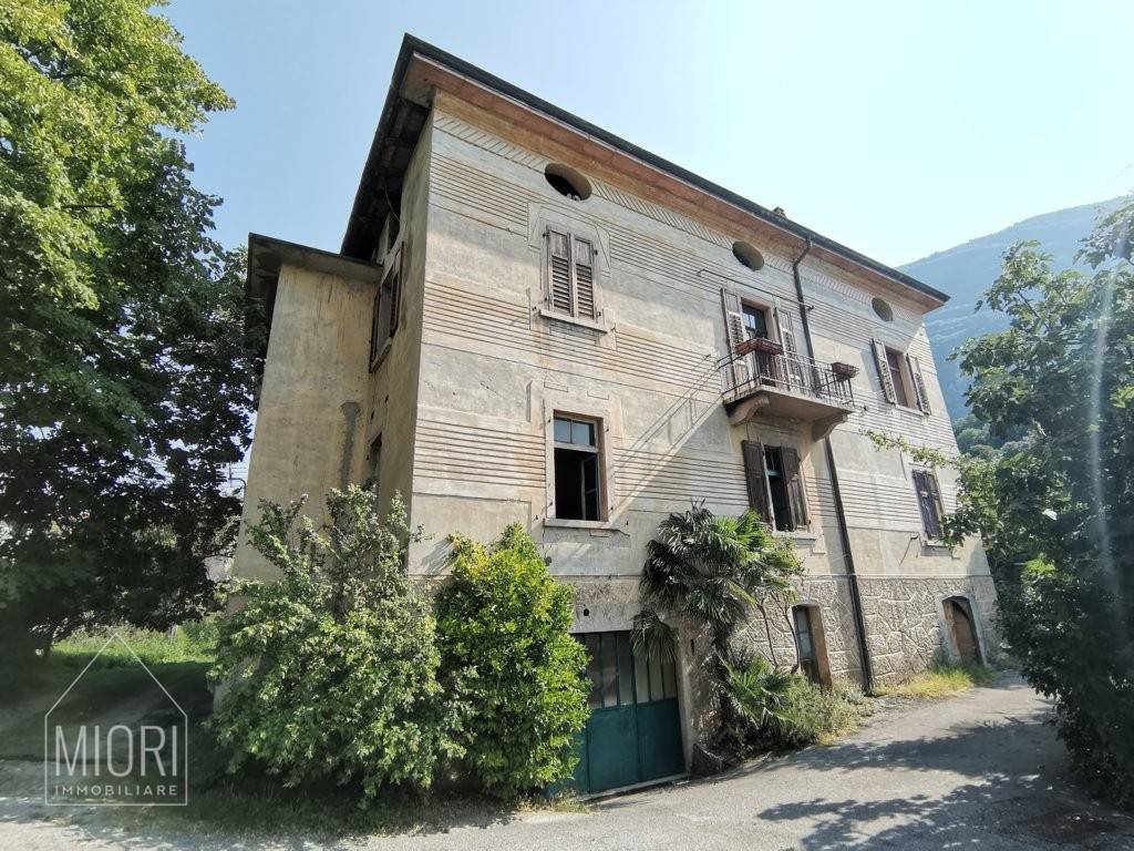 Villa in vendita a Vallelaghi