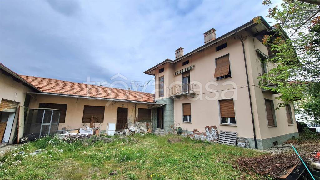 Villa Bifamiliare in vendita a Biella via Milano, 119