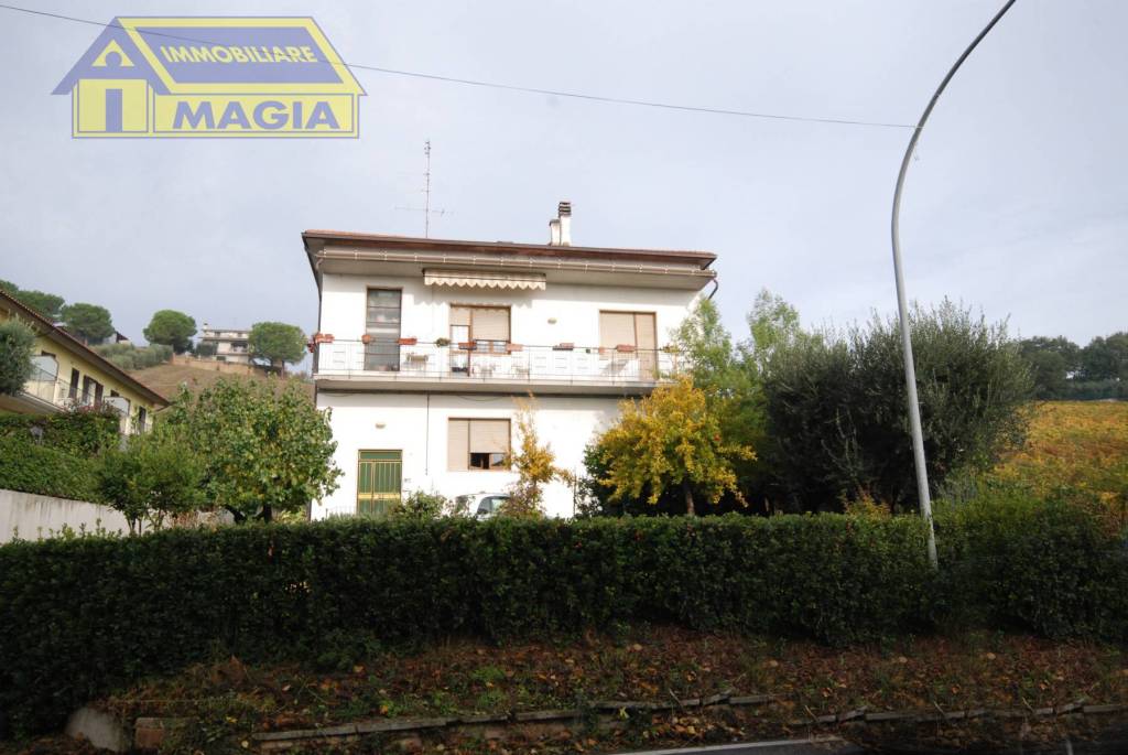 Casa Indipendente in vendita a Colli del Tronto via Salaria, 107