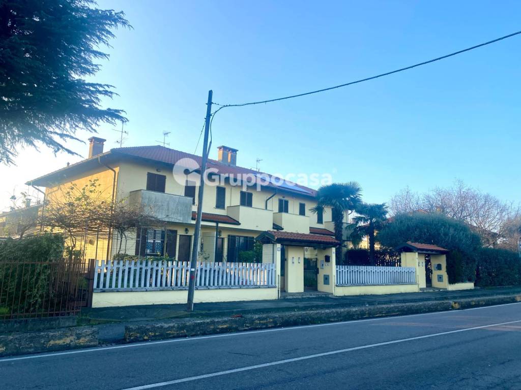 Villa a Schiera in vendita a Robecco sul Naviglio strada per Magenta