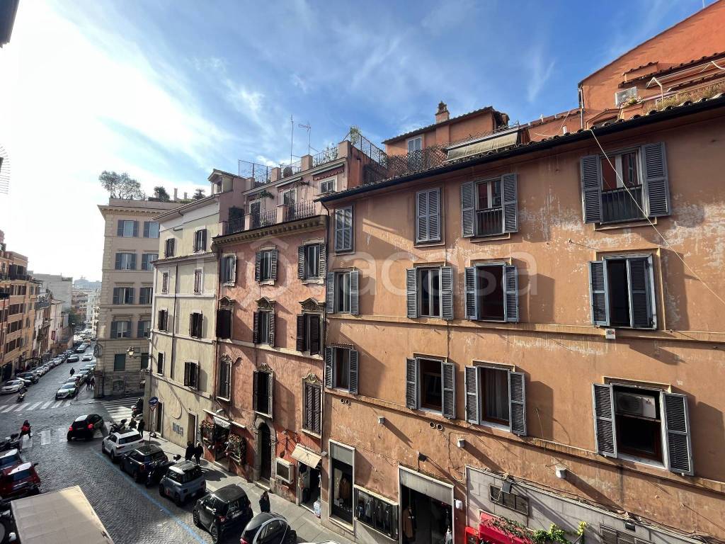 Appartamento in vendita a Roma via Francesco Crispi, 76