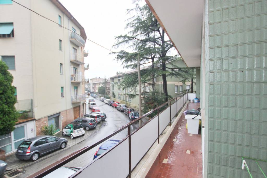 Appartamento in vendita ad Ancona via Cupramontana