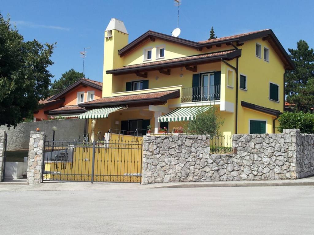 Villa Bifamiliare in vendita a Duino Aurisina frazione Sistiana, 59/R2