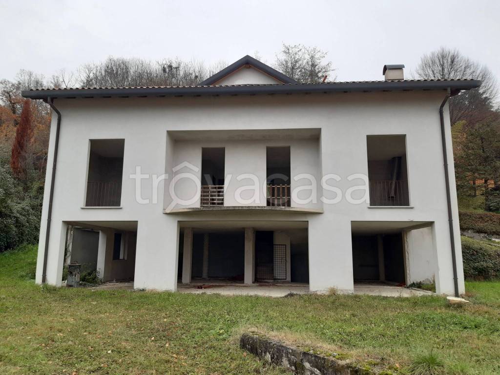 Villa in vendita a Oggiono via Piave