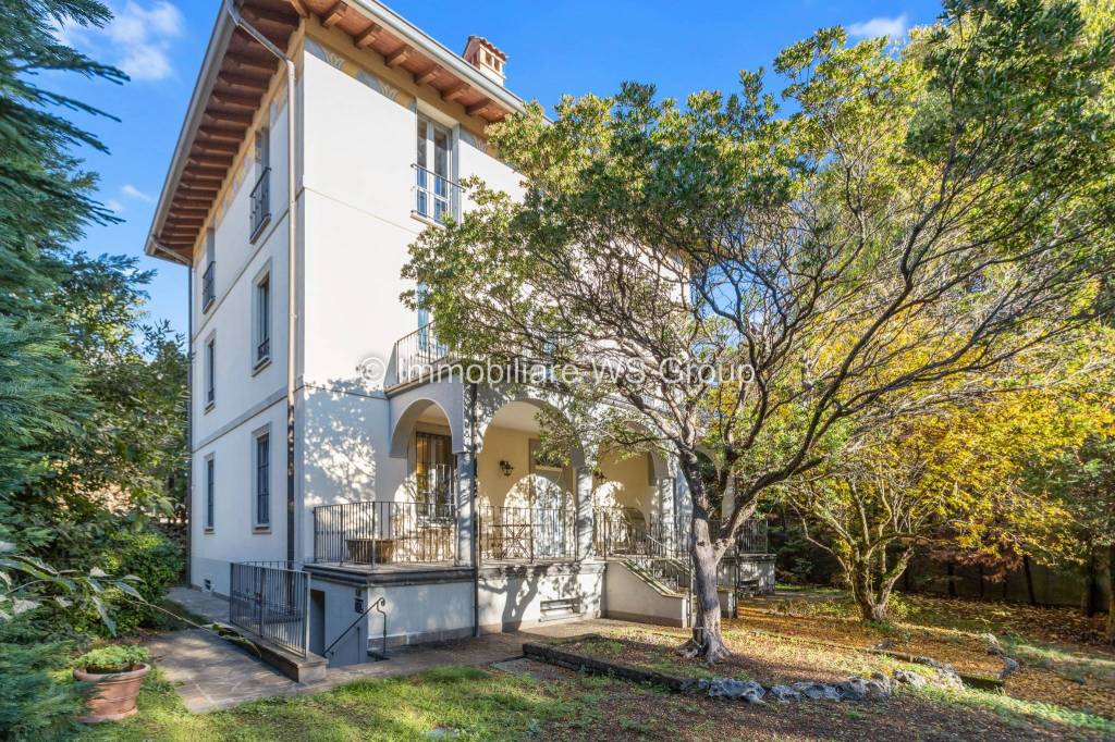 Villa in vendita ad Arcore via Cesare Battisti, 42