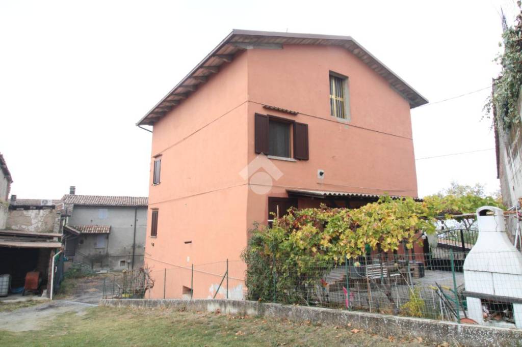 Casa Indipendente in vendita a Castellarano via Pradivia, 18