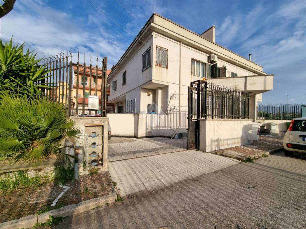 Appartamento in vendita a Napoli via delle Cave, 87