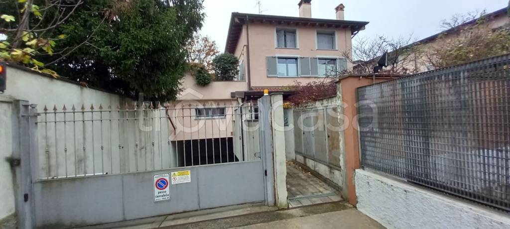 Appartamento in vendita ad Agrate Brianza via Fabio Filzi, 46