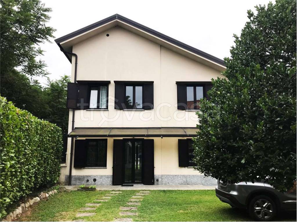 Villa in vendita a Sesto Calende via Cascine
