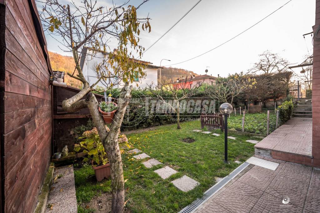 Casa Indipendente in vendita a Salsomaggiore Terme via Fratelli Vignali 5