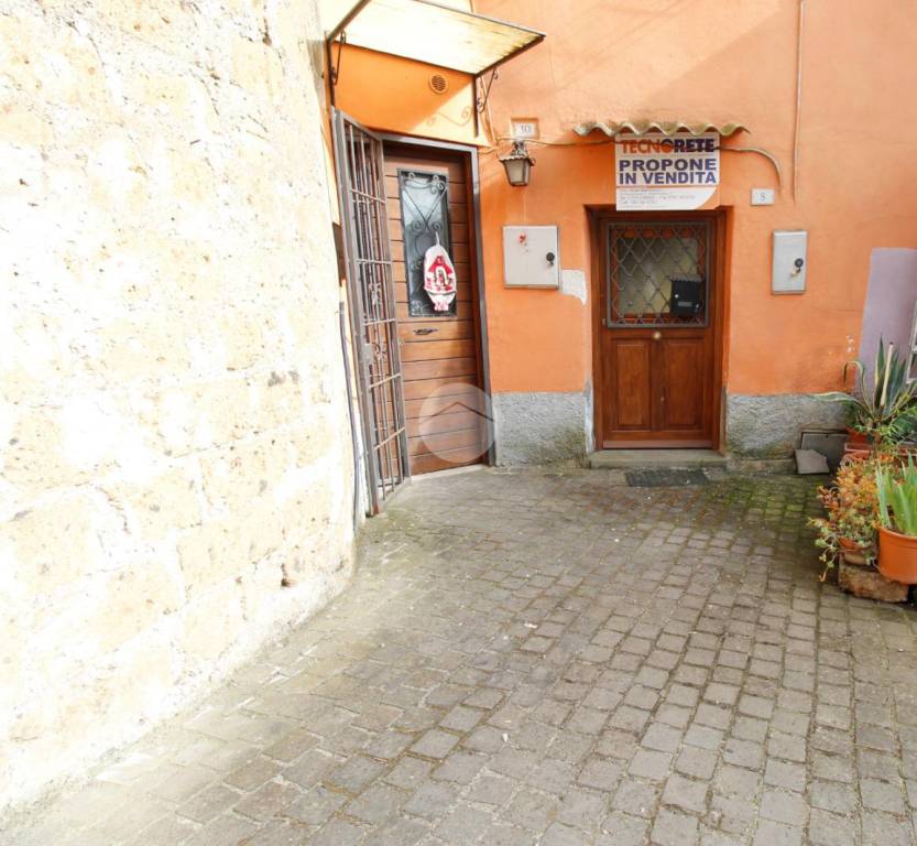 Appartamento in vendita a Castel Sant'Elia via leonello graziani, 8