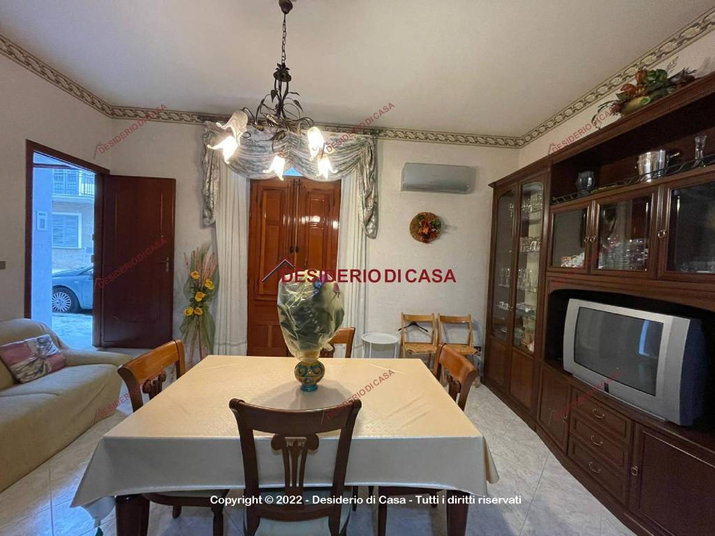 Casa Indipendente in vendita a Campofelice di Roccella via Roma, 28