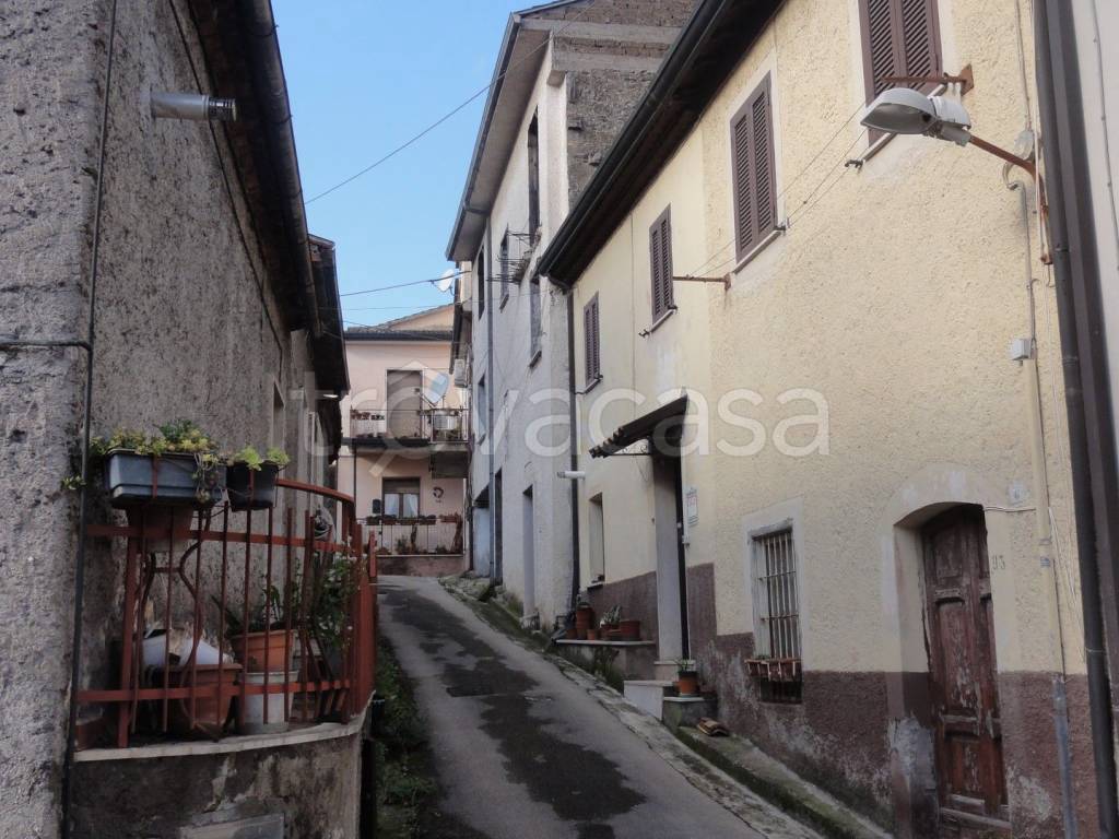 Casa Indipendente in vendita a Ceccano via Pisciarello, 32